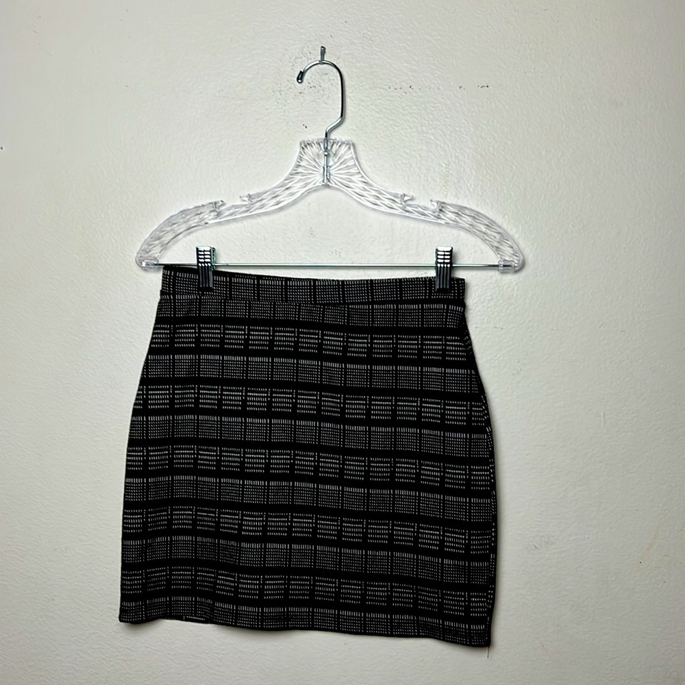 Forever 21 size S black and grey mini skirt